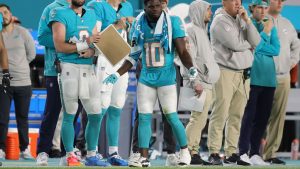 Dolphins' Tyreek Hill hampered by ankle injury in loss to Titans